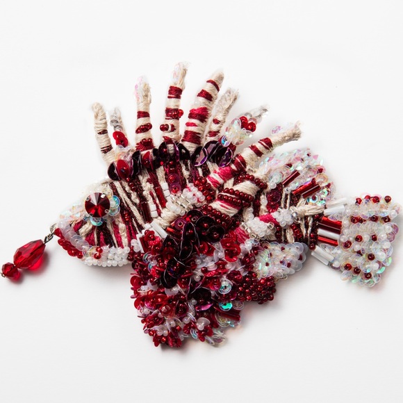 Red Vine Lionfish Brooch - Picture 3 of 5